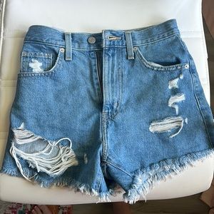 Levi shorts size 24